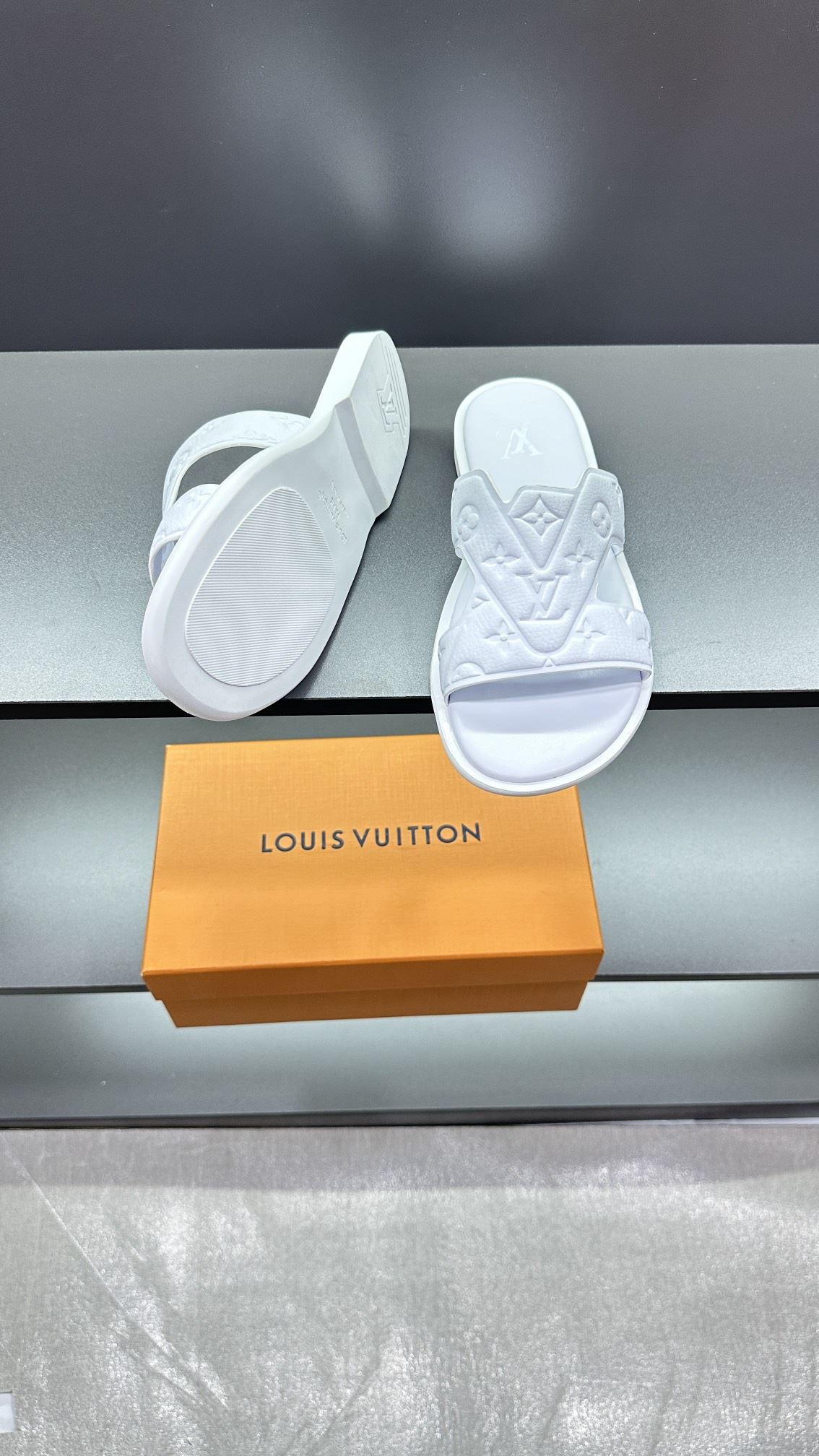 Louis Vuitton Slippers